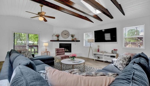 House, Multiple Beds, Patio (209 W Mulberry St)