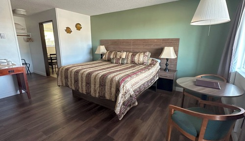 Deluxe Room, 1 King Bed, Kitchen