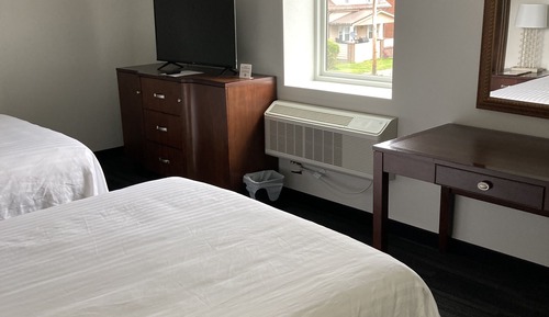 Room 214 - 2 Queen Beds