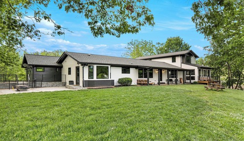 3BR + 2BA Lake Chatuge Cabin w/ Mountain Views!