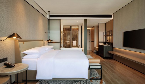 Deluxe Room, 1 King Bed, River View