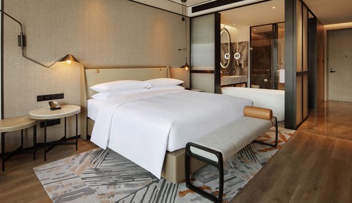 Club Room, 1 King Bed