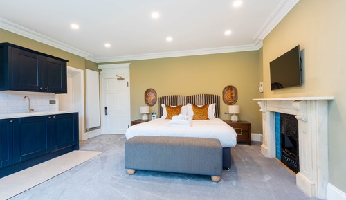 Deluxe Super King Suite Garden View