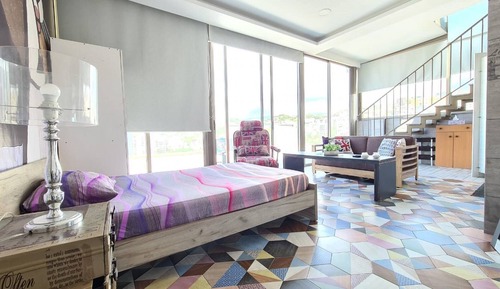 Studio, Multiple Bedrooms, Smoking, Balcony