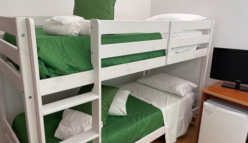 Basic Quadruple Room (Verde)