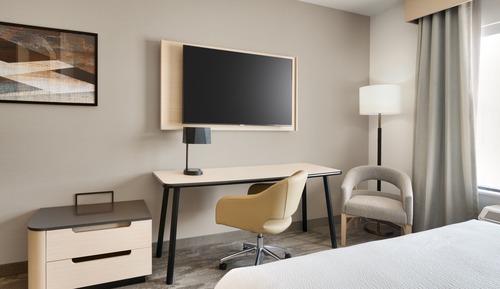 Basic Room, 1 King Bed