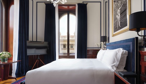 Premier Room, Corner