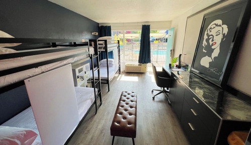 Deluxe Shared Dormitory, Women only