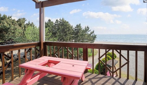 Room (Ocean View Building (2F) Room 110)