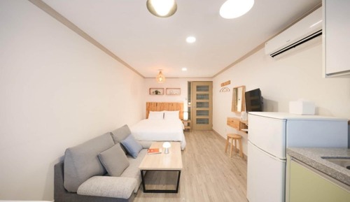 Room (Room 104 [Netflix Disney Bed Room])