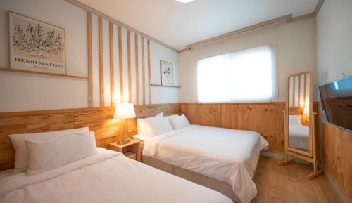 Room (Room 204 (Netflix bed room 2 living r)