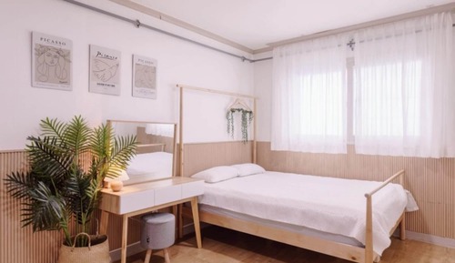 Room (Family Bed Two Room No 28 (game conso)