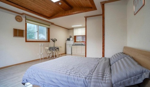 Room (Laughter Room)