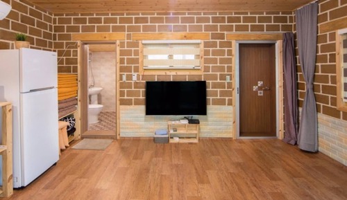 Room (Cherry blossom road)