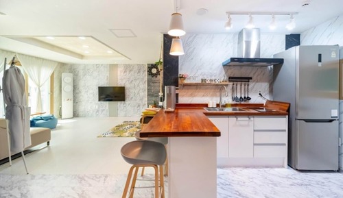 Room (Room 101 (Couple Family Room))