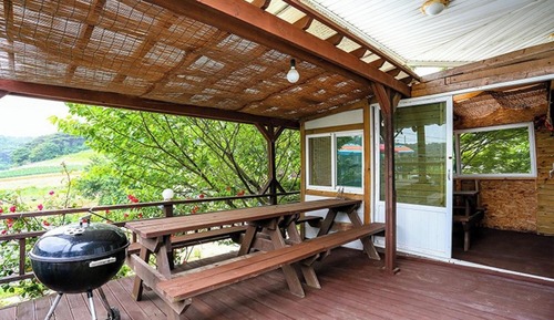 Room (Aquarius 1st floor large family room)