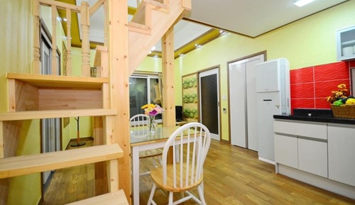 Room (Reka (Duplex))