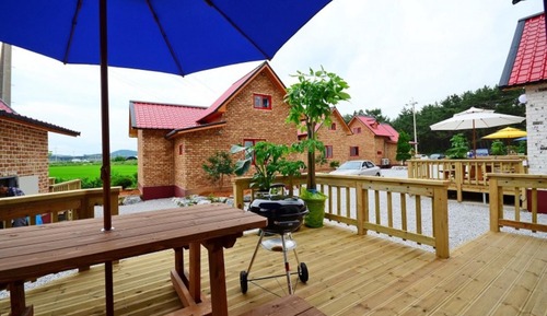 Room (Chandler (duplex))