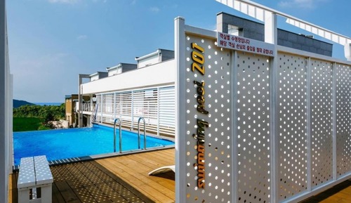 Room (Outdoor Pool Duplex Room 201)