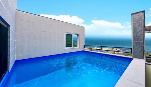 Room (C301 Poolvilla)