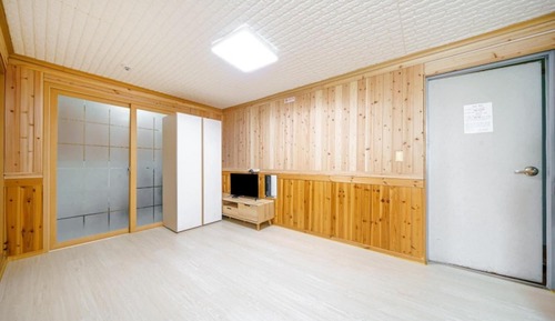 Room (Room 203 (Ondol Room Cookable))