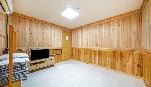 Room (Room 201 (bed room Cookable))