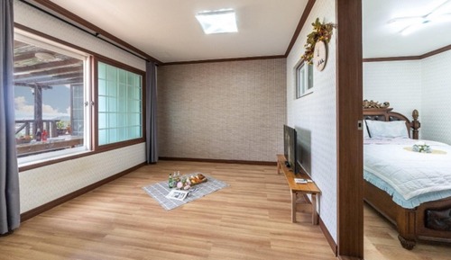 Room (Room 102 (individual terrace))