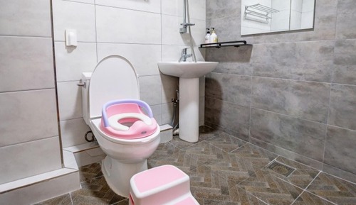 Room (Room 202 (Three rooms livingroom bath)