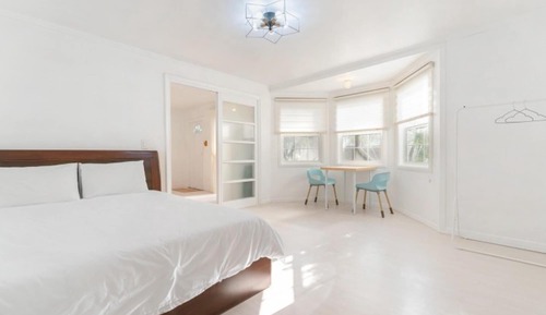 Room (Trudy Unshared House 5)