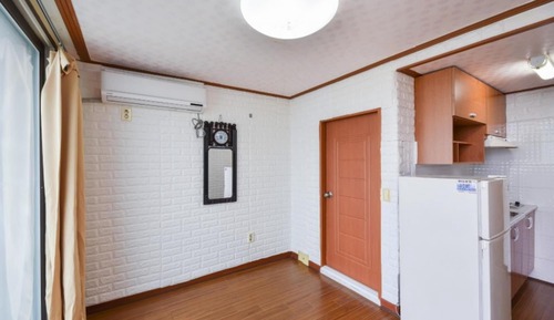 Room (Room 202 (Studio-type Small))