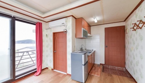 Room (Room 301 (Studio-type Small))