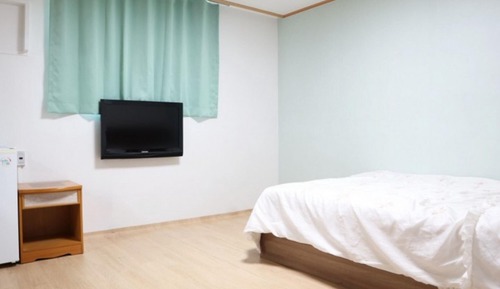 Room (Bed Room 101 (non-cooking))