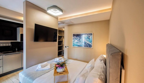 Honeymoon Studio Suite