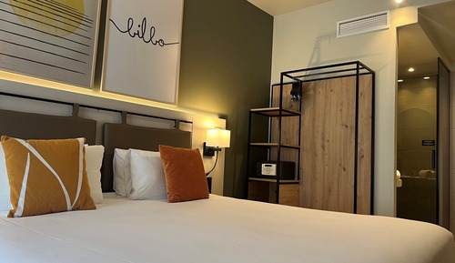 Standard Room, 1 Queen Bed