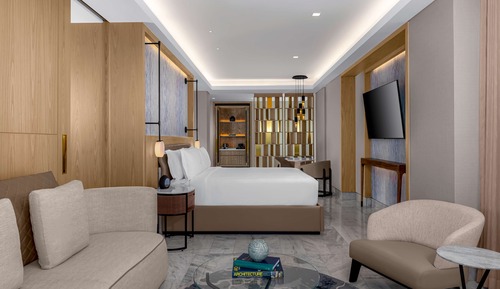 Suite, (Master Suite, Swim up)