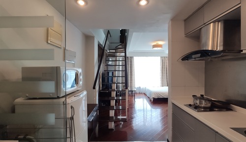 Grand Duplex, Bathtub, City View