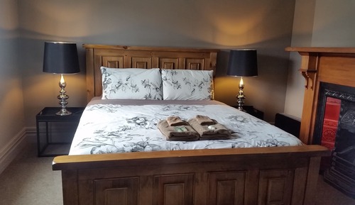 2 Bedroom Cottage (Self-contained)