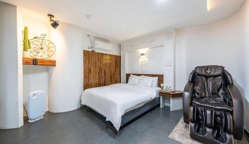 Room (Premium Room / Top-of-the-line couple)