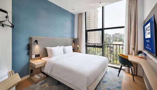 Standard Room, 1 King Bed (Extra Floor Space)