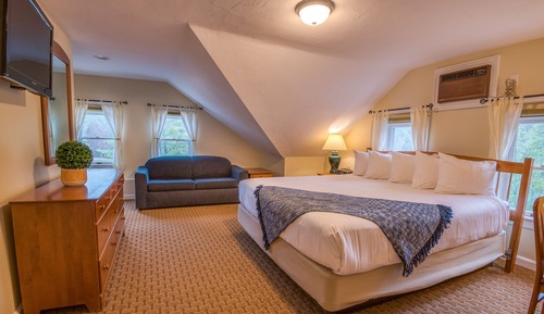 Deluxe Lake View Family Unit