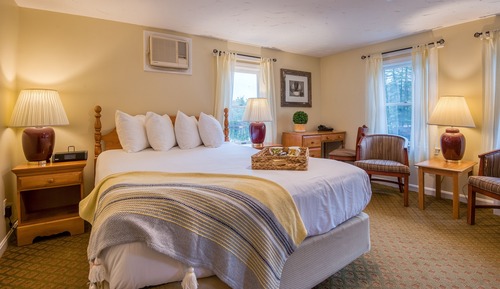 Lake View Queen Unit