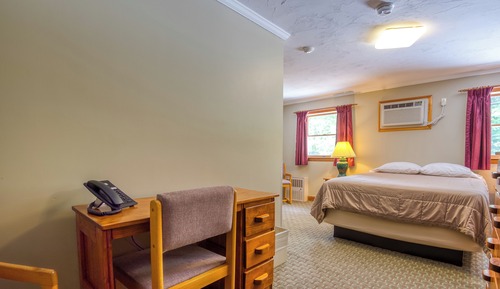 Tecumseh Lodge One Queen, Twin and Bunk