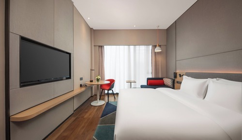1 King Bed Standard