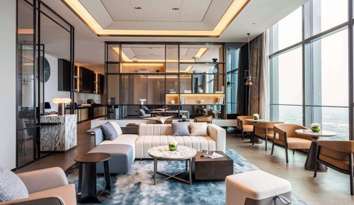 Premium Suite, 1 King Bed, Club Lounge Access, Lake View (Executive, High Floor)