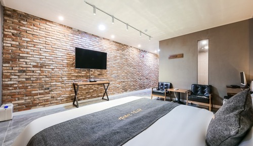 Room (Singing Room (Karaoke Room 11:30 PM M)