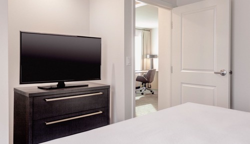 Suite, 1 King Bed with Sofa bed, Non Smoking (Mobility Accessible, Tub)