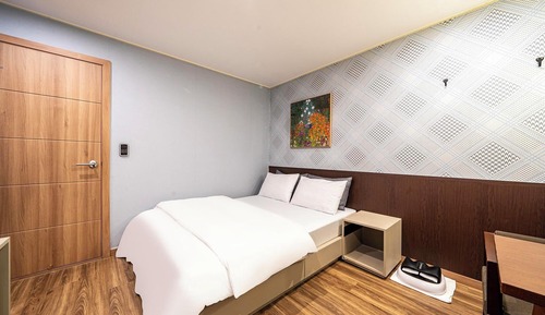 Room (Standard Room (Netflix Available))