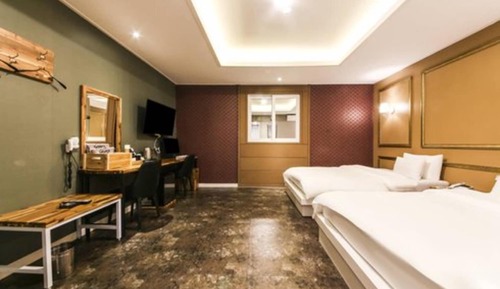 Room (Twin (Double and Single))