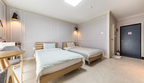 Room (Mountain Twin Couple Room)