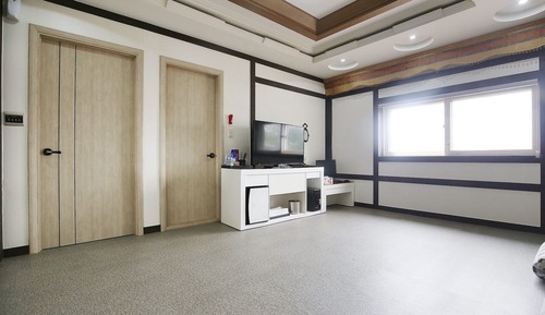 Room (Large Suite Room - Ondol)